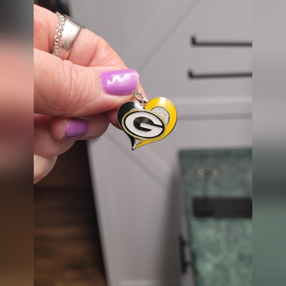 Green Bay Packers Silver Heart Pendant Necklace Set